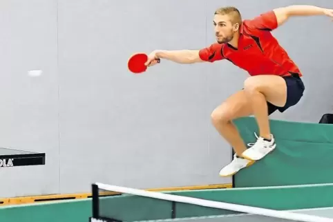 Spektakulär: Henry Wiche. Der Nünschweilerer schlägt die beiden Topspieler des Spitzenreiters.