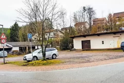 Auf diesem gemeindeeigenen Gelände Ecke Industrie-/Bergstraße soll der „Schuhplatz“ entstehen.