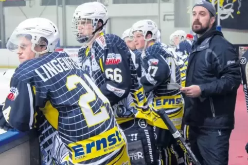 Noch einmal steht Trainer Tomas Vodicka in dieser Regionalliga-Saison hinter der Bande, dann ist die Runde für den EHC zu Ende.