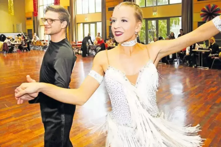 Hand in Hand: Stefan Taube und Milena Keller vertreten Grün-Gold Speyer in der Hauptgruppe C Latein.