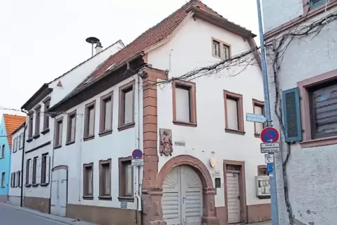 Das alte Rathaus in Sausenheim wird verkauft, deshalb sucht die Post einen neuen Standort.