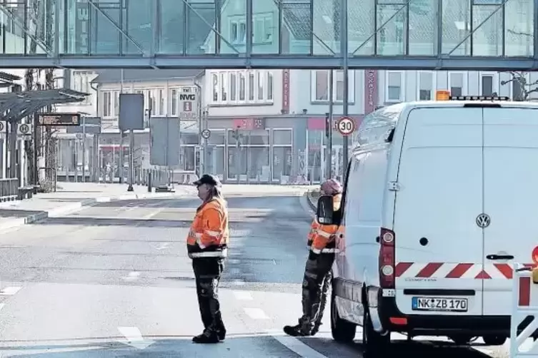 Der Zugang zur Lindenallee mit Stummplatz und Saarpark-Center blieb am Sonntagmorgen verwehrt.