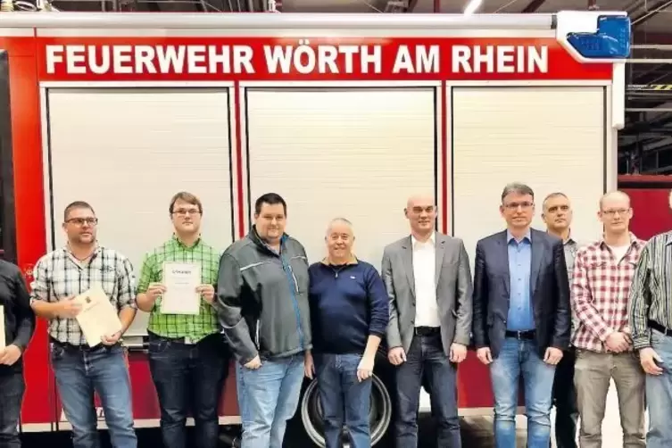 Befördert und geehrt wurden Feuerwehrleute bei der Feuerwehr Wörth.