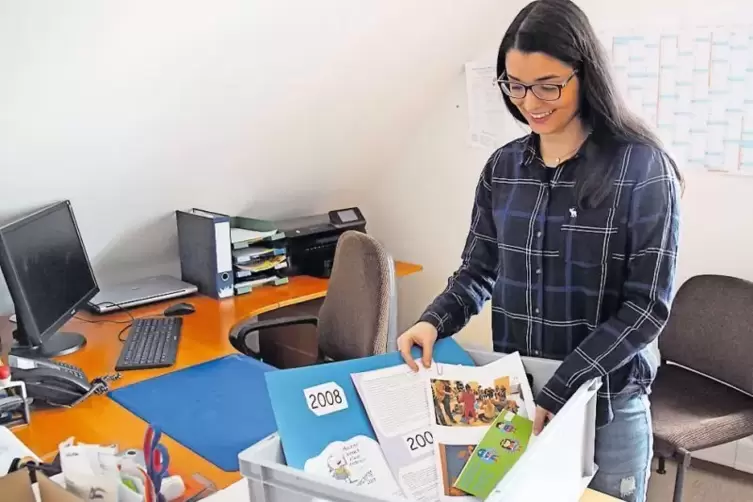 Gut auf den Kinderkirchentag vorbereitet: Jugendreferentin Yvonne Almeida hat ein sich ein Programm zum Helden-Motto ausgedacht.