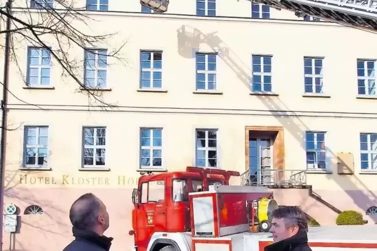 Eigentlich müssten die Lösch GmbH oder die Stadt Hornbach für das dort stationierte Drehleiterfahrzeug aufkommen, findet die Kre