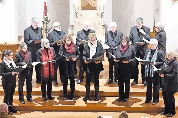 Die Frauenschola Musica InSpira und die Männerschola Cantorum Saliensis sangen am Freitag in Wachenheim getrennt und gemeinsam.