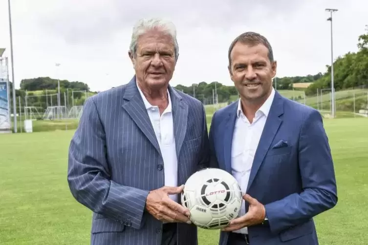 Das war vor acht Monaten - jetzt ist es schon wieder vorbei: Hoffenheim-Macher Dietmar Hopp und Hansi Flick (rechts). Foto: KUNZ