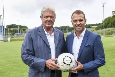 Das war vor acht Monaten - jetzt ist es schon wieder vorbei: Hoffenheim-Macher Dietmar Hopp und Hansi Flick (rechts). Foto: KUNZ