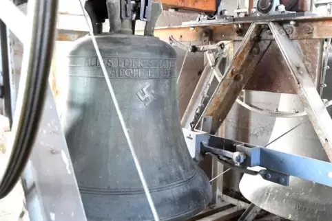 Die Glocke mit dem Hakenkreuz: Seit September wird sie auf Beschluss des Presbyteriums in Herxheim am Berg nicht mehr geläutet. 