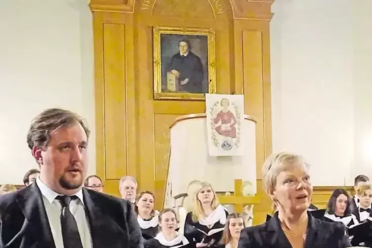 Krönender Abschluss: Die Solisten Anton Ljungqvist und Vera Steuerwald singen gemeinsam.