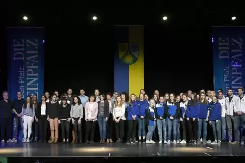 Je fünf Männer, Frauen und Mannschaften hatten sich der Wahl zum „Sportler des Kreises 2017“ gestellt.  Foto: Stepan