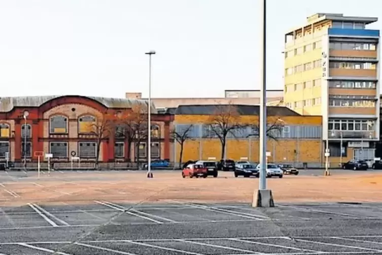 Wohnen statt Parken: Bis Ende November soll feststehen, wer auf dem Gelände an der Lambsheimer Straße bauen darf.