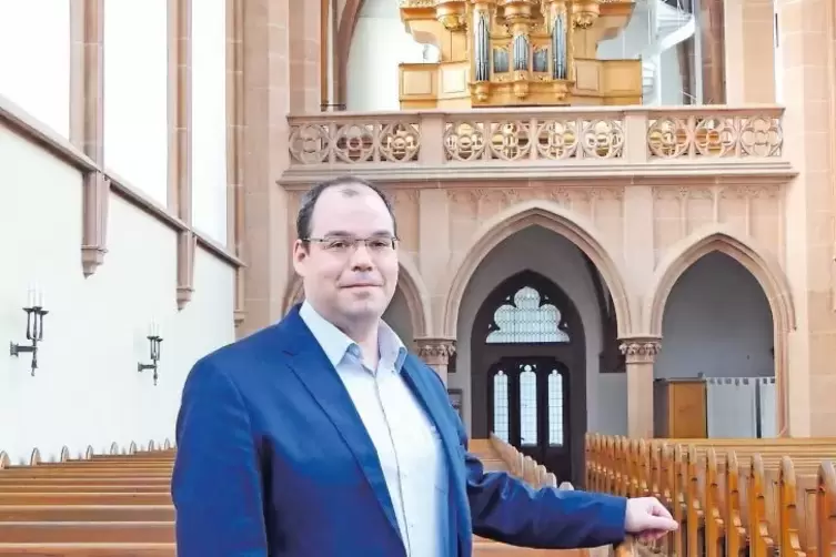 Martin Groß freut sich über seinen neuen Dienstort – auch, weil es in der Kirche in Lambrecht eine historische Geiborgel gibt.