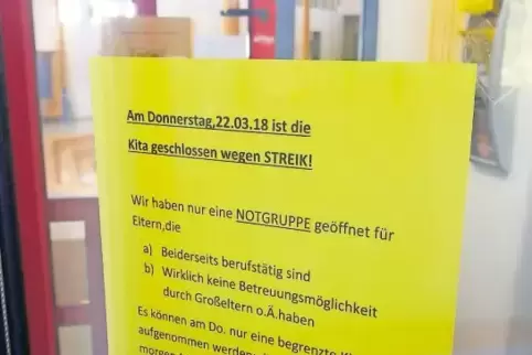 Dieser Info-Zettel hängt am Eingang der Kindertagesstätte Regenbogen in Mittelbach.
