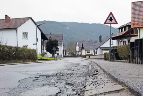 Die Michaelstraße ist ein Sanierungsfall. Weil aber die Ausschreibung zu hohe Kosten brachte, wurde sie aufgehoben. Nun soll nur