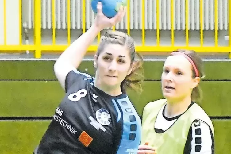 MFSG-Spielerin Pia Stark (am Ball) setzte mit elf Treffern einige Akzente im Spiel der Wölfinnen.