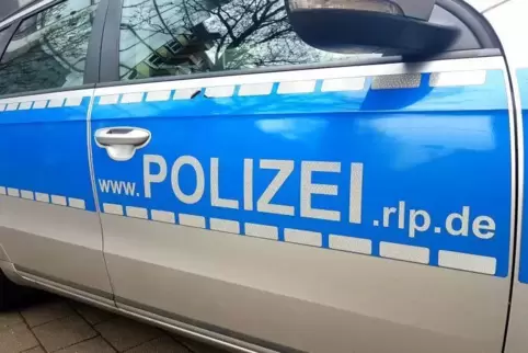 Die Polizei sucht nach den Autoaufbrechern. Foto: Hartschuh 