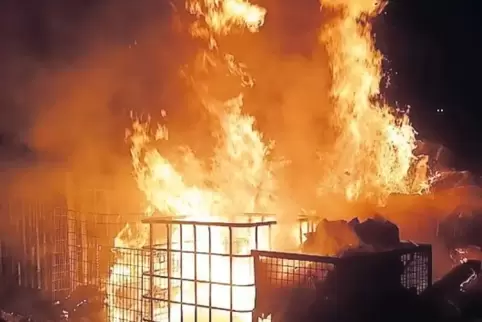 Mehrere Müllcontainer brannten in Kusel.