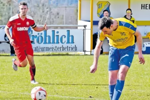 Genau gezielt: Cosmin Florin Paina, am Samstag insgesamt zweimal erfolgreich, schießt das 1:0 für die Sportfreunde Bundenthal. R