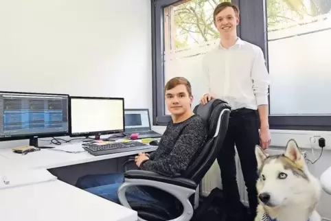 „Arbeitnehmerauskunft“ heißt das Job-Portal, das Raphael Wagenblatt (rechts) und Daniel Schneider mit ihrem Team entwickelt habe