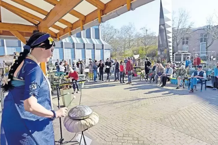 Tanzte mit den Besuchern in den Frühling: „Semira“