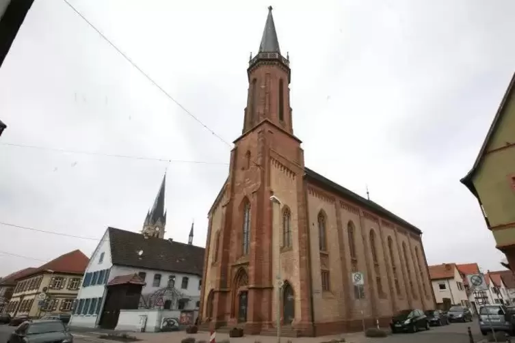 Wegen des Trauerzugs von der evangelischen Kirche (Foto) zum Friedhof werden ein Teil der Hauptstraße, die Große Kirchstraße und