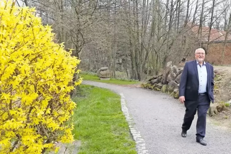 Adolf Kauth gönnt sich nach seinem Herzinfarkt jetzt täglich einen Spaziergang.