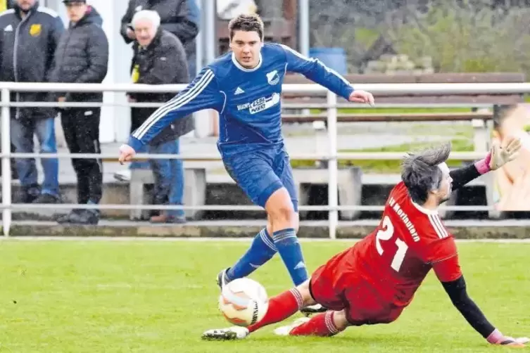 Jerome Sefert schiebt den Ball an Morlautern-II-Keeper Jan-Philipp Kluska vorbei. Auch beim Sieg am Donnerstag gegen Rieschweile