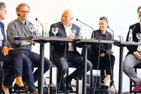 Schonungslose Offenheit prägte den 23. Talk: Autorin Madeleine Giese, Bildhauer Reiner Mährlein, RHEINPFALZ-Redakteur Fabian R. 