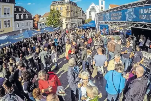 Auf dem Homburger Marktplatz wird am Samstag zum dritten Mal das große Bierfest gefeiert. Dabei wird auch gebraut.