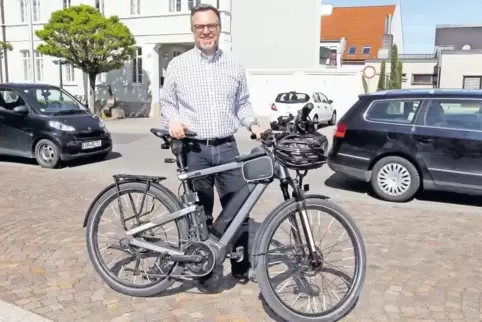 Ist selbst begeisterter Radler – beim Fahren natürlich mit Helm: Markus Dietz.