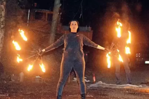 Die „Fire girls“ zogen mit ihrer Feuerakrobatik die faszinierten Blick der Besucher auf sich.