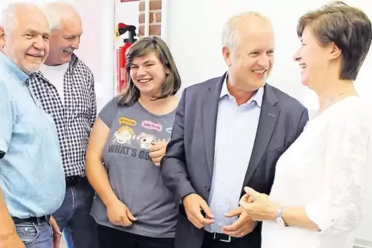 Diskutierten über die Lage: Tobias Ferber (Balu), Ortsvorsteher Christoph Heller (CDU), Schülerin Julia Becker sowie die Politik