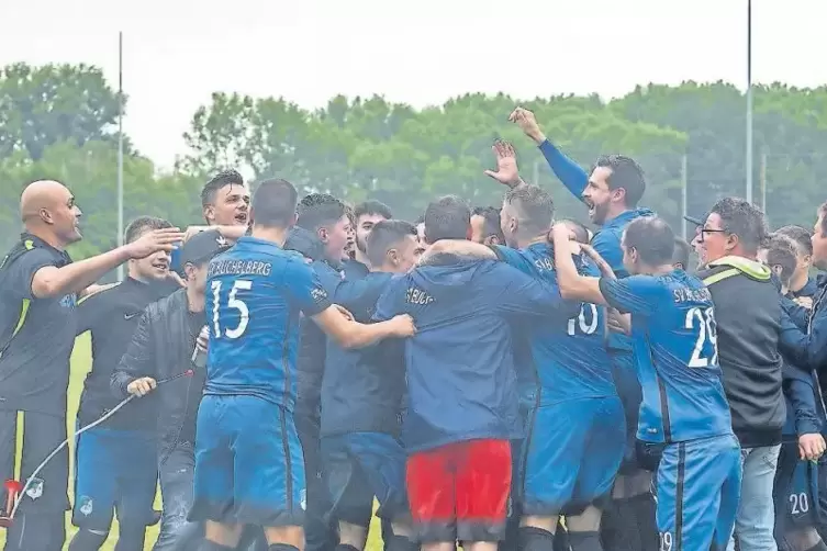 Jubeltraube: Der SV Büchelberg ist am Ziel.