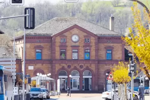 In vier Jahren wird das Bahnhofsgebäude in Zweibrücken 150 Jahre alt. Schon vorher soll es den Besitzer wechseln.