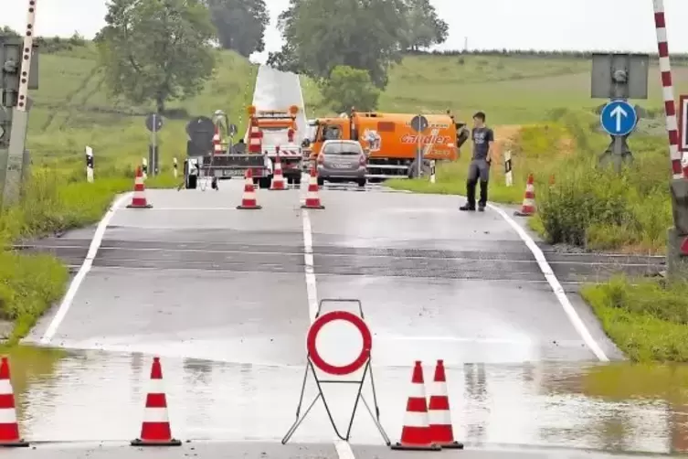 Der Bahnübergang bei Winden musste im Juni 2016 gesperrt werden.