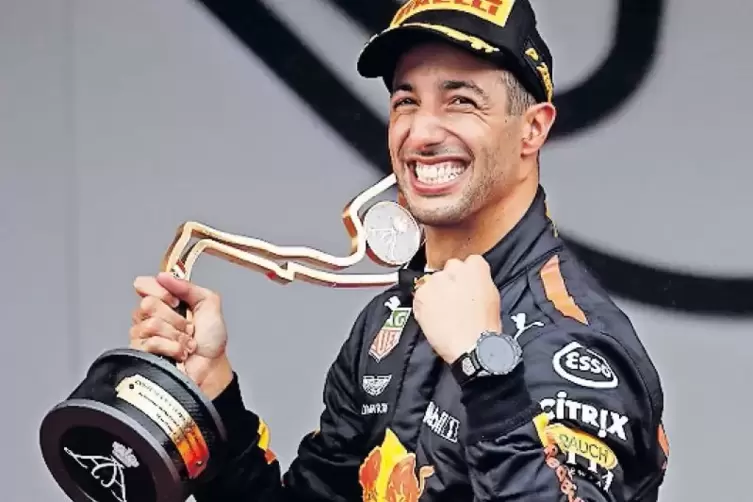 Stolzer Sieger: der australische Pilot Daniel Ricciardo.