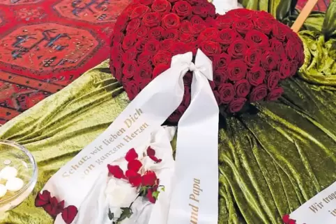 Blumenherz beim Trauergottesdienst für die getötete Schülerin am 11. Januar in der St. Georgskirche in Kandel.