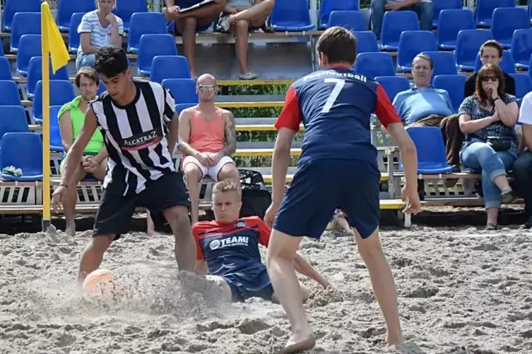 Für das Beachsoccer-Turnier am Samstag haben sich bislang zehn Teams gemeldet. Archivfoto: Linzmeier-Mehn 