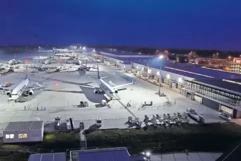 Die Kosten für eine mögliche Altlastensanierung am Flughafen Hahn könnten sich auf einen zweistelligen Millionenbetrag belaufen,