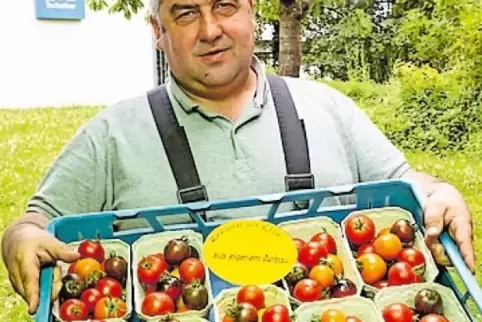 Peter Klug ist wöchentlich mit seinem Marktstand an der TU zu Gast.