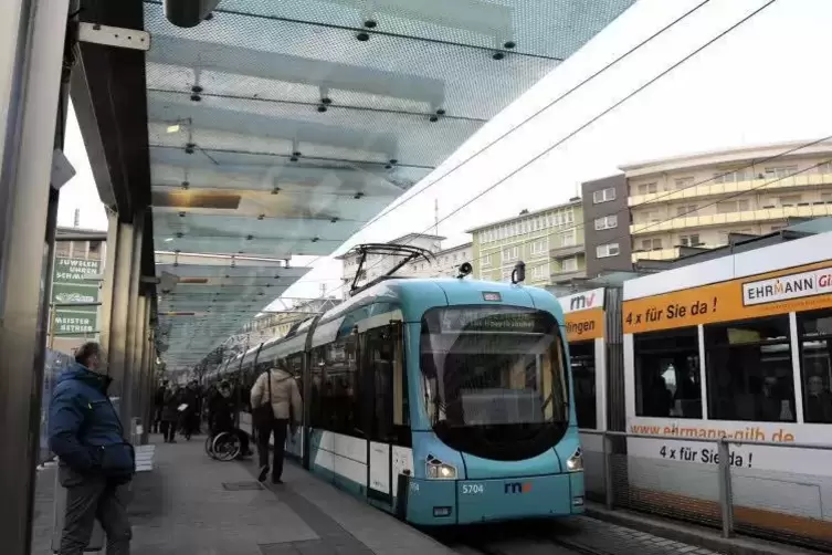 Die RNV will in den kommneden Jahren ihre Straßbahnflotte erneuern und hat 80 neue Fahrzeuge bestellt. Archivfoto: KUNZ