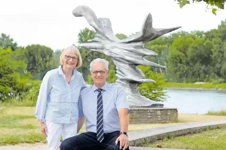 Lieblingsplätzchen: Dorothea Thimm und Günter Glasauer am Rhein.