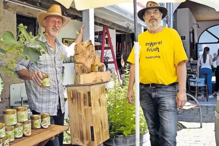 Imker im Scheffelhof: Reinhard Zoltner (links) und Rainer Frisch.