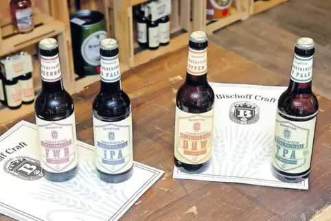 Vier Sorten in einem neuen Shop: Gerade auch im Ausland sind die Bischoff-Craftbiere gefragt. In der Brauerei gibt es diese zusa