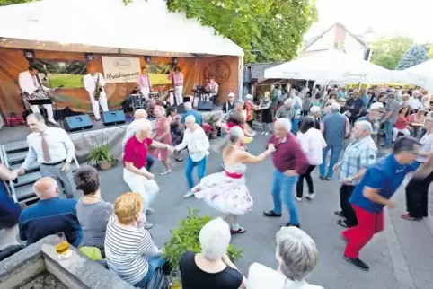 Die Flamingos bitten zum Tanz: Rock’n’Roll und Artverwandtes auf dem Bremerhof.