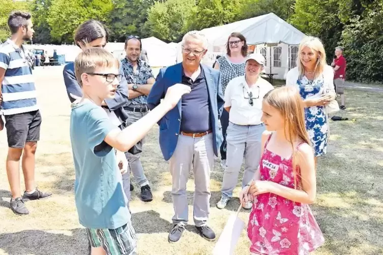 Paul und Anne führten die Gäste durch die Stadt der Kinder.