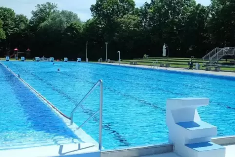 Frühschwimmer haben derzeit schlechte Karten im Zweibrücker Freibad. Archivfoto: laborenz 