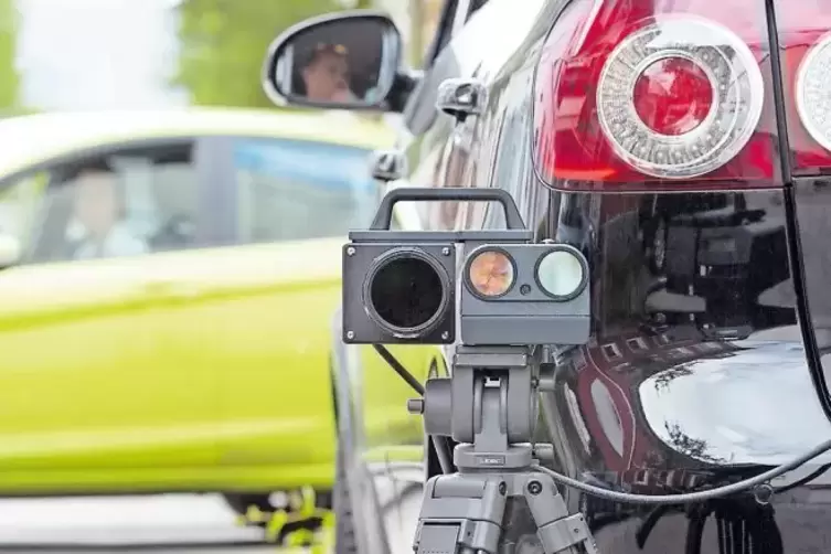 Nicht immer liefern Tempomessgeräte Fotos, auf denen die Verkehrssünder zu identifizieren sind. Gutachter sollen in Zweifelsfäll