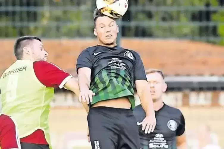 Hatte eine Chance zur 1:0-Führung für die SG Kirchheimbolanden/Orbis, vergab aber knapp: Christopher Schmitt (links).